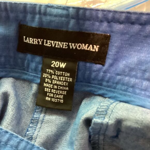 NWOT. Larry Levine Brand Women’s 20W Royal Blue Capris - Picture 6 of 9